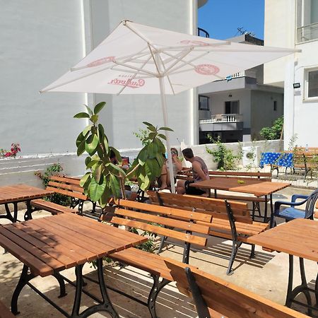 Hostel K13 Sarandë Esterno foto