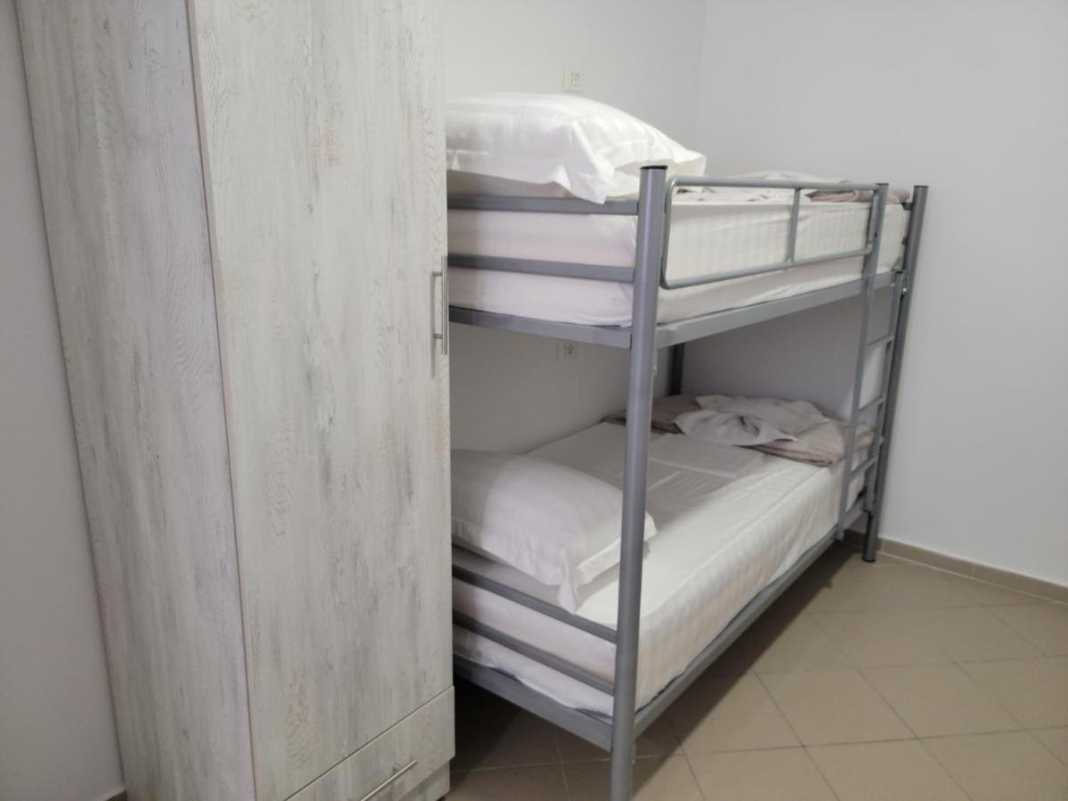 Hostel K13 Sarandë Esterno foto