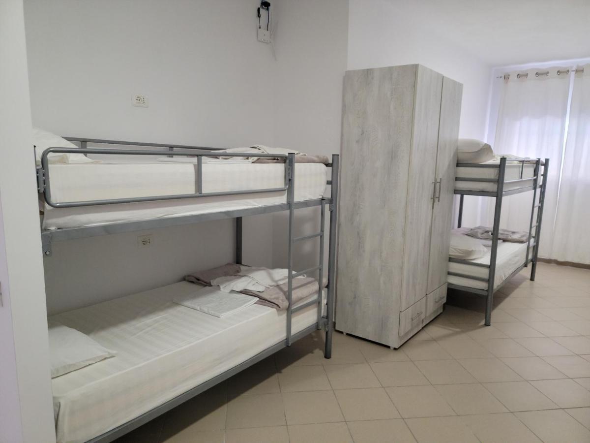 Hostel K13 Sarandë Esterno foto