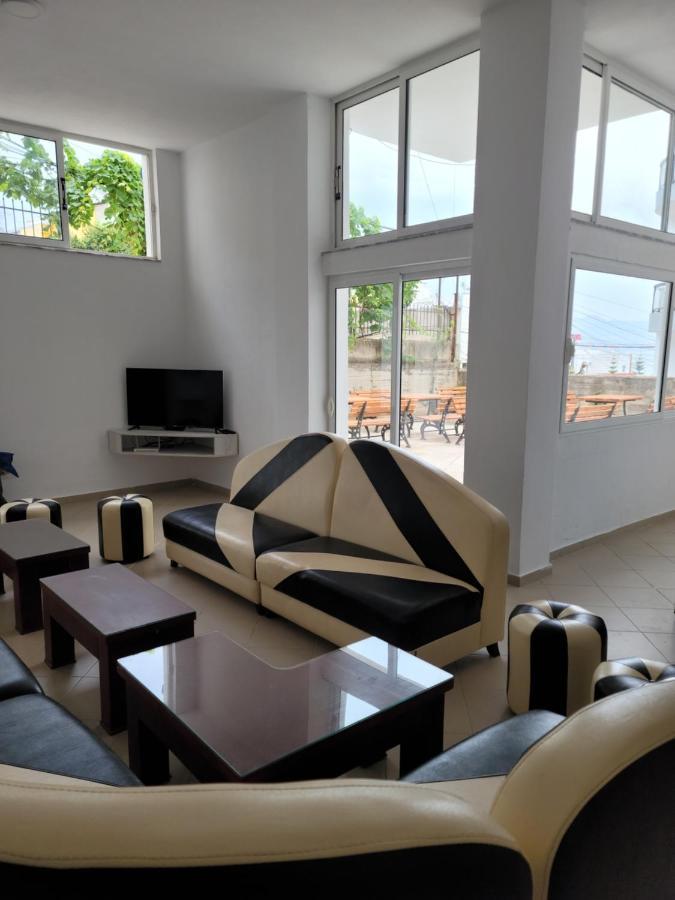 Hostel K13 Sarandë Esterno foto