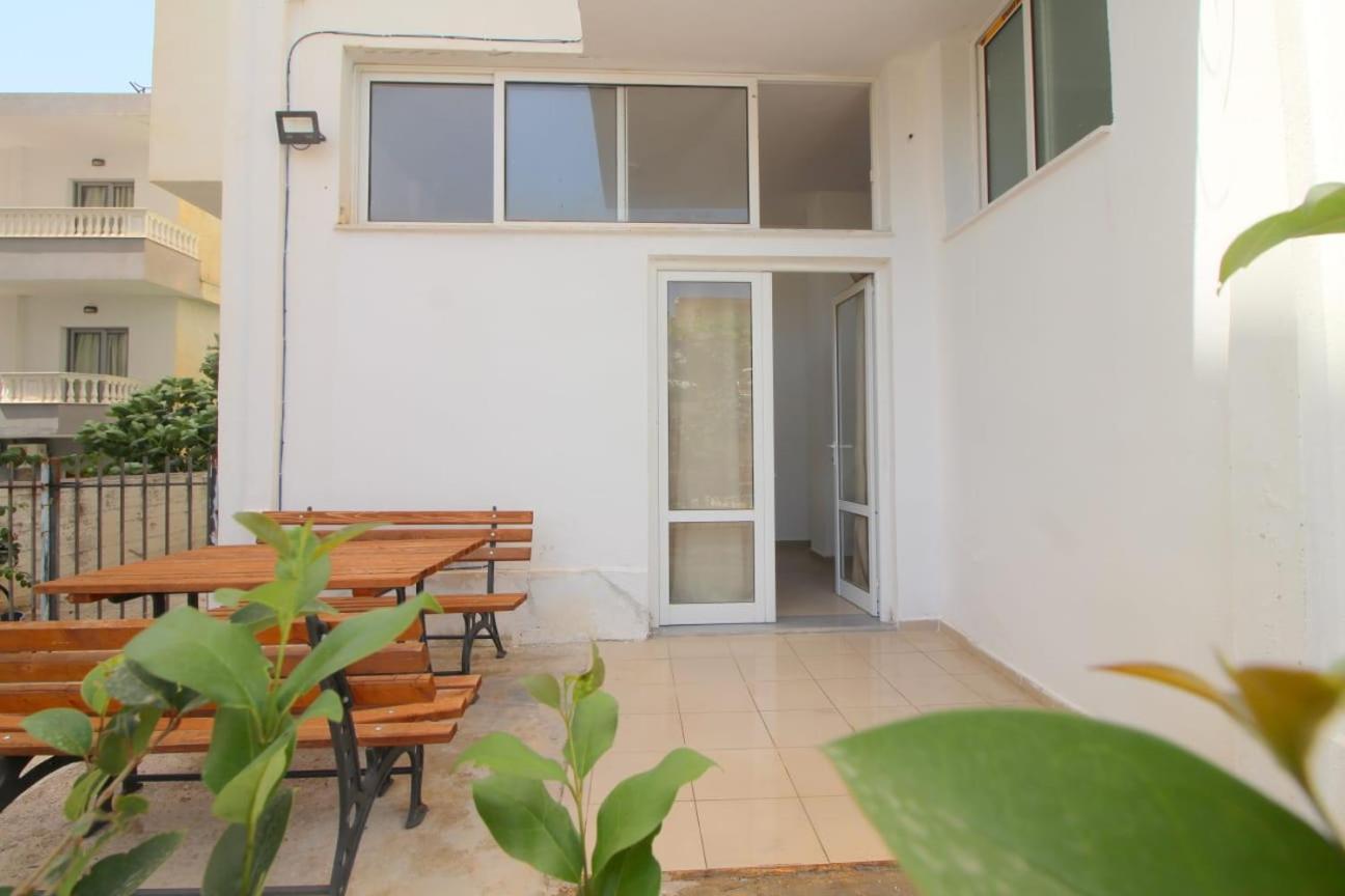 Hostel K13 Sarandë Esterno foto