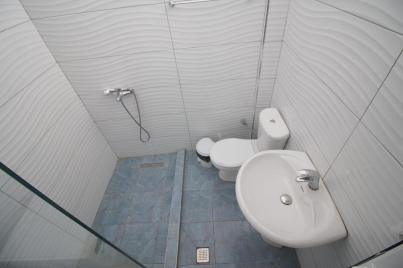 Hostel K13 Sarandë Esterno foto