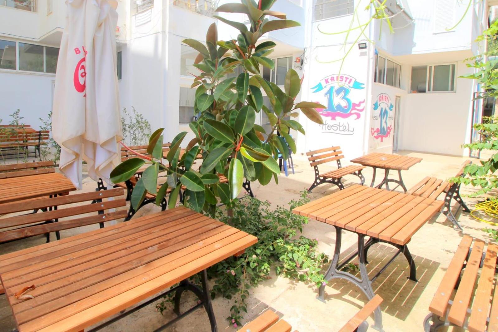 Hostel K13 Sarandë Esterno foto