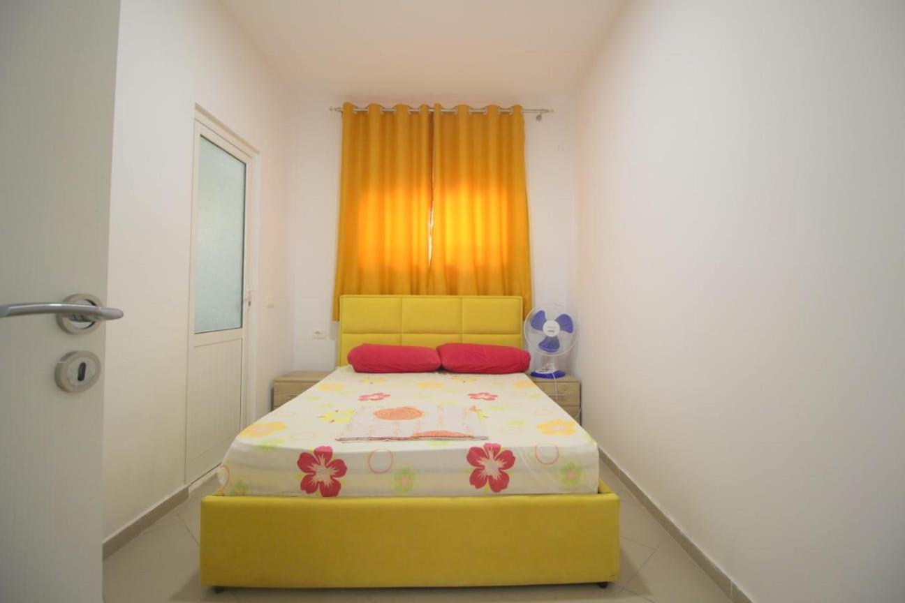 Hostel K13 Sarandë Esterno foto