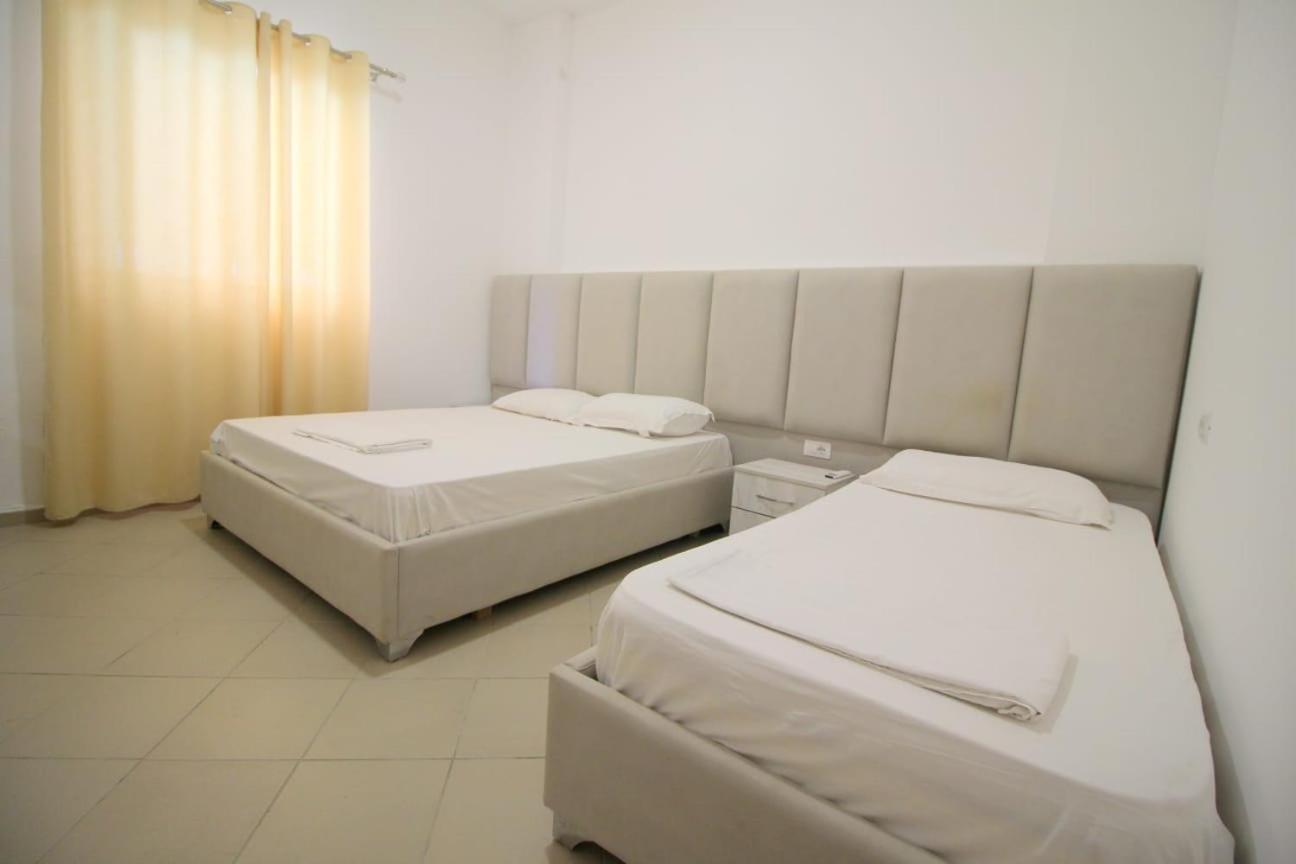 Hostel K13 Sarandë Esterno foto