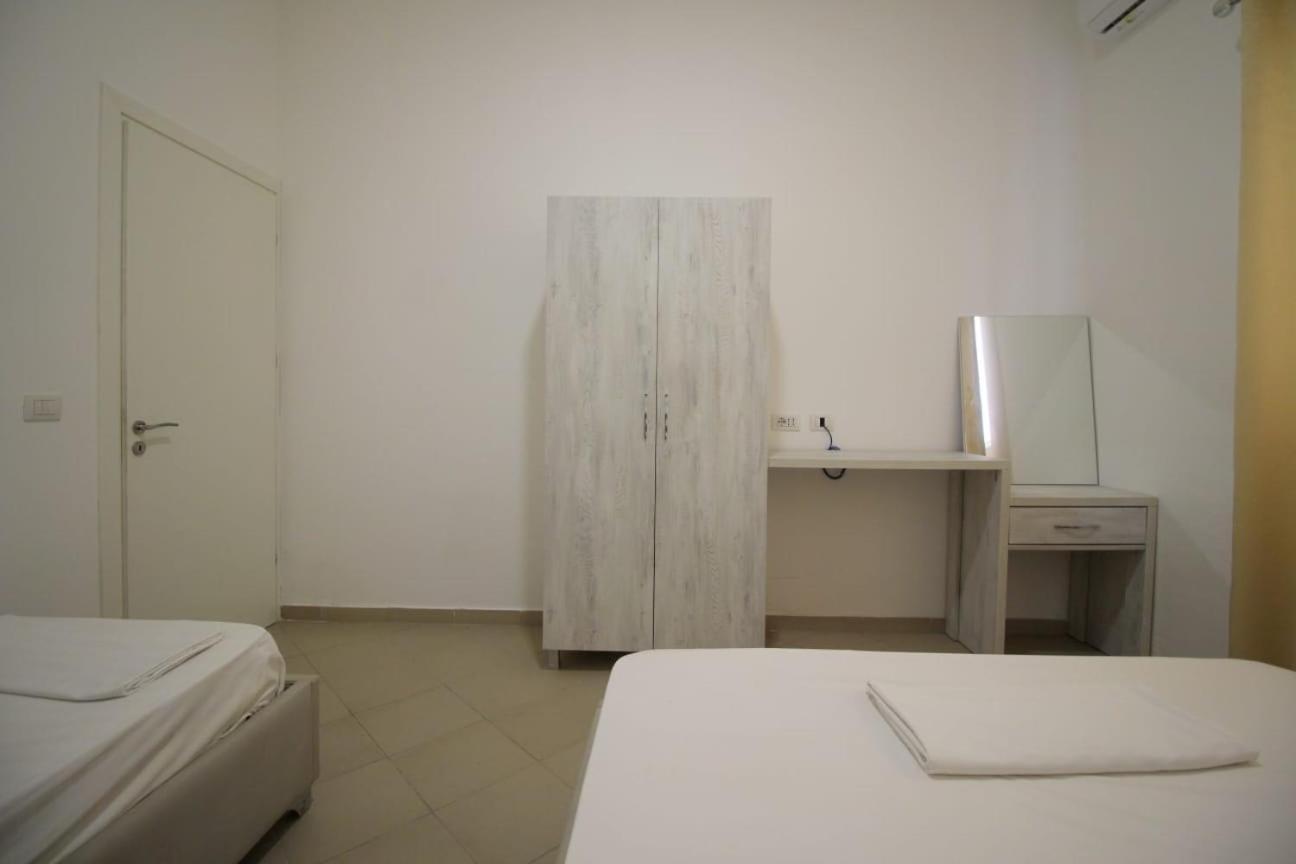 Hostel K13 Sarandë Esterno foto