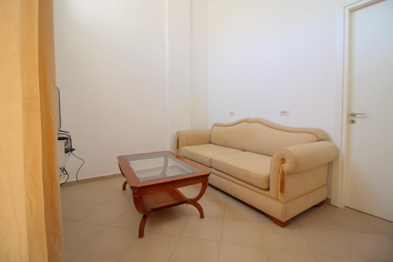 Hostel K13 Sarandë Esterno foto