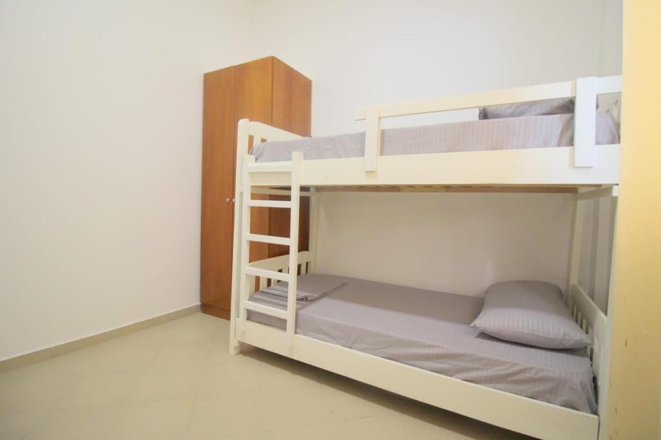 Hostel K13 Sarandë Esterno foto