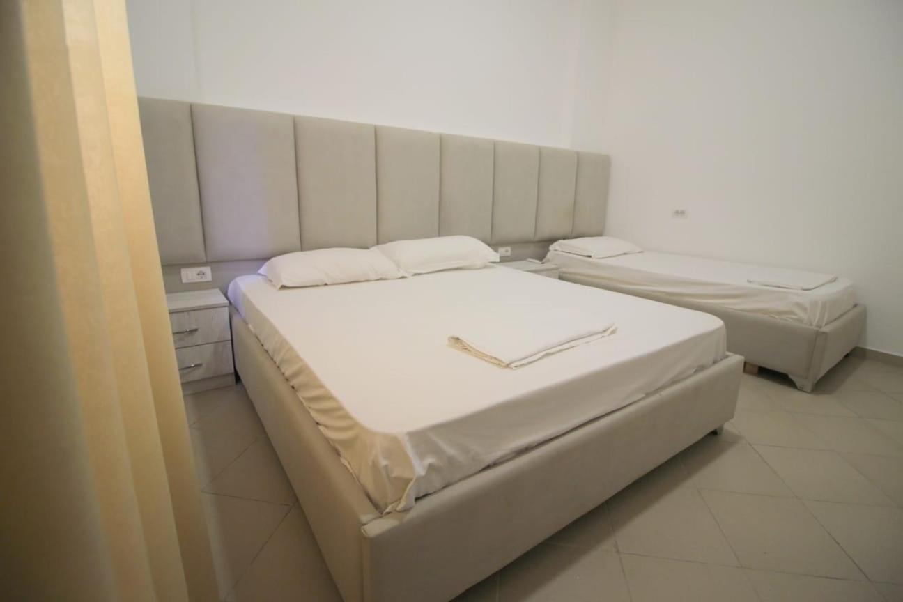 Hostel K13 Sarandë Esterno foto